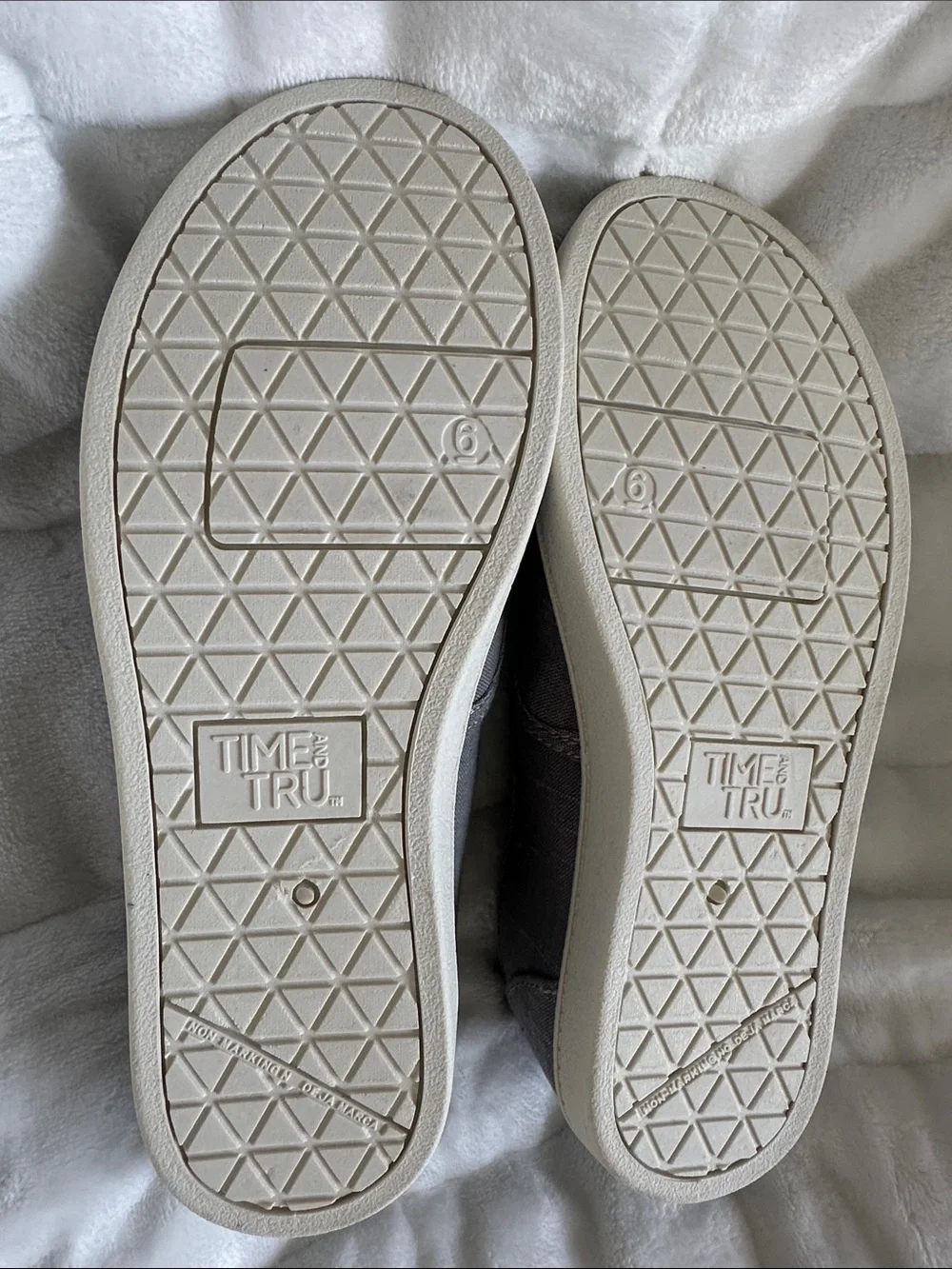 Gray Casual Slip-On Shoes size 6W